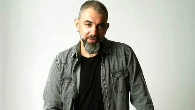 Şarkıcı Cenk Tevetoğlu soyadını değiştirdi: Tarkan'ın kuzeni olduğum için başıma gelmeyen kalmadı