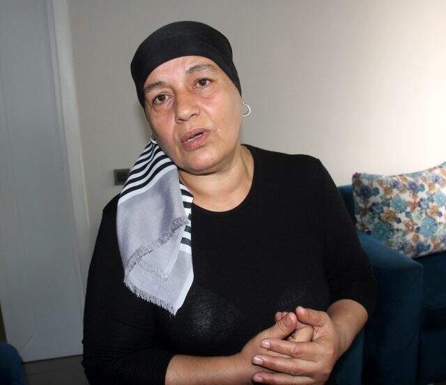 Şiddetin kanıtı kızının saçlarını gösterip ağladı Şiddetin kanıtı kızının saçlarını gösterip ağladı