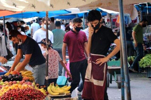 Vaka sayısının arttığı Diyarbakır'da sosyal mesafe unutuldu Vaka sayısının arttığı Diyarbakır'da sosyal mesafe unutuldu