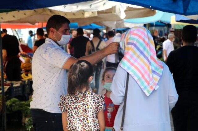 Vaka sayısının arttığı Diyarbakır'da sosyal mesafe unutuldu Vaka sayısının arttığı Diyarbakır'da sosyal mesafe unutuldu