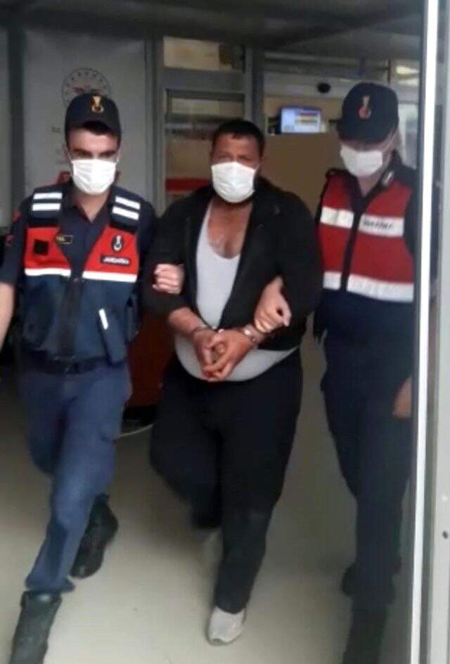Görülmemiş hırsızlık: Çamaşır makinesini içerisinde yıkanan elbiselerle çaldı