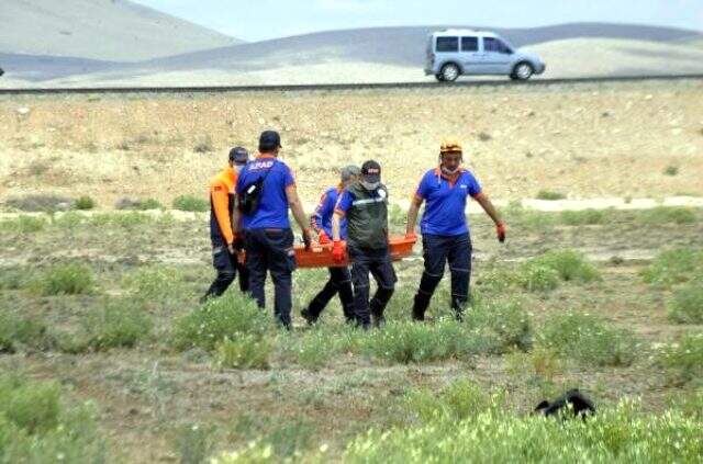 Kayıp Afgan çobanın boş su kuyusunda cansız bedeni bulundu Kayıp Afgan çobanın boş su kuyusunda cansız bedeni bulundu