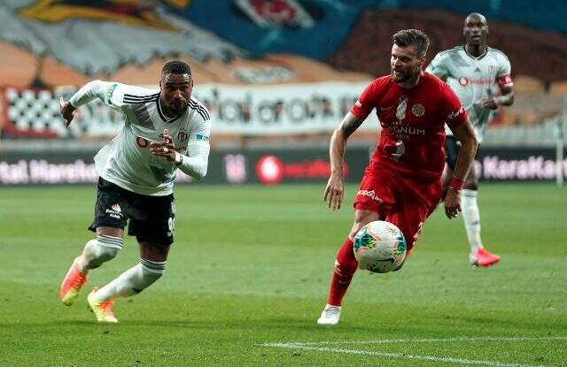 Beşiktaş'ta Rebocho, Diaby ve Elneny gidiyor; Ljajic, Vida, Douglas ve Lens'e gelen teklifler değerlendirilecek Beşiktaş'ta Rebocho, Diaby ve Elneny gidiyor; Ljajic, Vida, Douglas ve Lens'e gelen teklifler değerlendirilecek