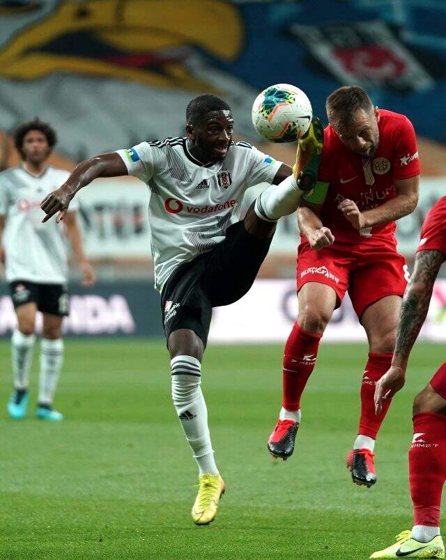 Beşiktaş'ta Rebocho, Diaby ve Elneny gidiyor; Ljajic, Vida, Douglas ve Lens'e gelen teklifler değerlendirilecek Beşiktaş'ta Rebocho, Diaby ve Elneny gidiyor; Ljajic, Vida, Douglas ve Lens'e gelen teklifler değerlendirilecek