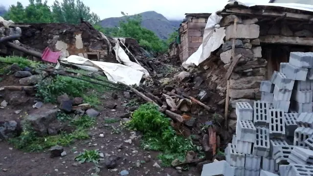 Bingöl'deki depremde evi yıkılan kadın, o anı anlattı: Kendimi kaybettim