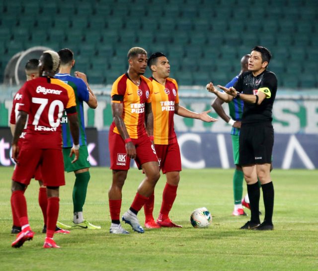 Galatasaray, deplasmanda Çaykur Rizespor'a 2-0 mağlup oldu