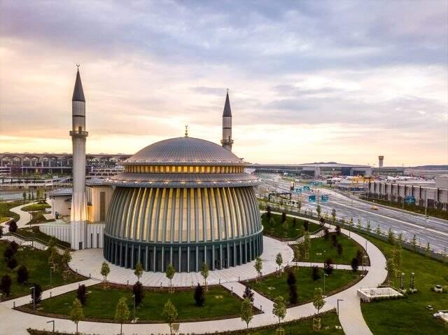 İstanbul Havalimanı'nın 3. bağımsız pisti hizmete girdi