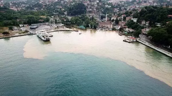 Beykoz'da yağmur, İstanbul Boğazı'na çamurlu su aktı (Havadan fotoğraflarla)