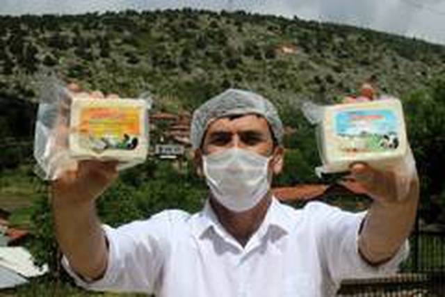 Kooperatif kuran köylüler ürettikleri peynirleri Türkiye'ye satıyor Kooperatif kuran köylüler ürettikleri peynirleri Türkiye'ye satıyor