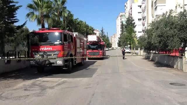 İntihar girişimini izleyen vatandaşlar sosyal mesafeyi unuttular İntihar girişimini izleyen vatandaşlar sosyal mesafeyi unuttular