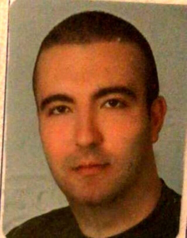 Bunalıma giren genç, boğazını bıçakla keserek intihar etti