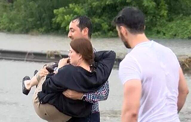 AKOM'dan şiddetli yağış konusunda uyarı üstüne uyarı! Beş ilçeye özellikle dikkat çekildi AKOM'dan şiddetli yağış konusunda uyarı üstüne uyarı! Beş ilçeye özellikle dikkat çekildi
