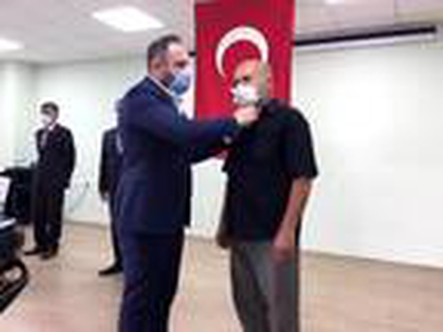 Mardin'de HDP'den istifa eden 3 belediye meclis üyesi AK Parti'ye geçti Mardin'de HDP'den istifa eden 3 belediye meclis üyesi AK Parti'ye geçti