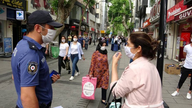 Maske takmayan sağlık personelinin sözleri pes dedirtti: İnanın çalışırken bile takmıyorum Maske takmayan sağlık personelinin sözleri pes dedirtti: İnanın çalışırken bile takmıyorum