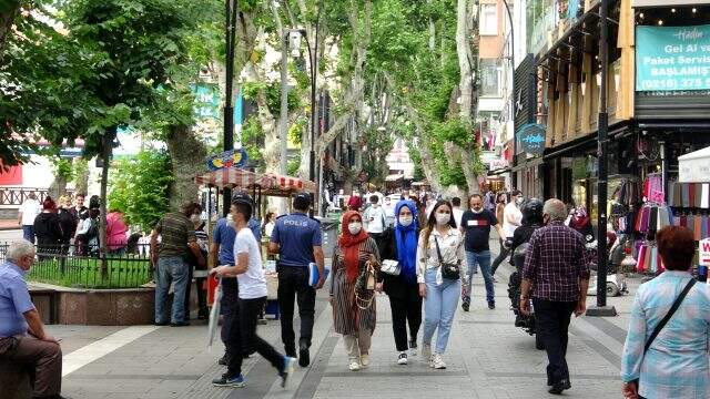 Maske takmayan vatandaş: 'Ben de sağlıkçıyım inanın çalışırken bile takmıyorum' Maske takmayan vatandaş: 'Ben de sağlıkçıyım inanın çalışırken bile takmıyorum'