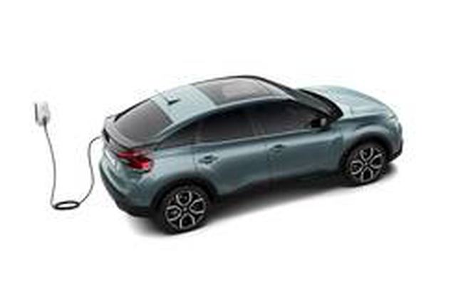 Yenilenen Citroen C4 ve ë-C4 yüzünü gösterdi!