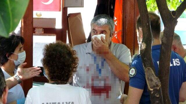 Maske uyarısı yapan cami güvenlik görevlisi bıçaklandı Maske uyarısı yapan cami güvenlik görevlisi bıçaklandı