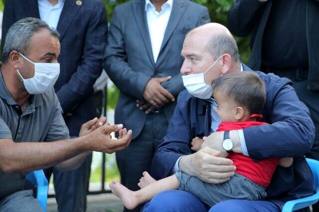 Cumhurbaşkanı Erdoğan, terör örgütü PKK'nın katlettiği işçinin ailesiyle görüştü Cumhurbaşkanı Erdoğan, terör örgütü PKK'nın katlettiği işçinin ailesiyle görüştü