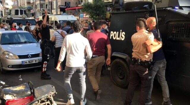 Diyarbakır'da iki grup arasında bıçaklı kavga: 2 kişi yaralandı, 7 kişi gözaltına alındı Diyarbakır'da iki grup arasında bıçaklı kavga: 2 kişi yaralandı, 7 kişi gözaltına alındı