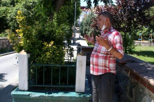İstanbul'un göbeğinde kaldırımda bir mezar! Geçenler dua ediyor, kimin yattığı bilinmiyor