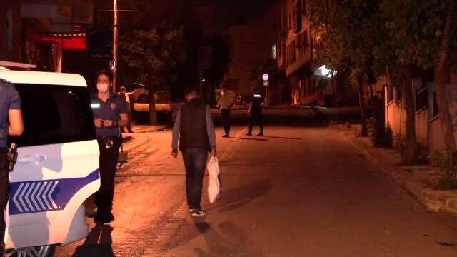 Küçükçekmece'de yol verme kavgası kanlı bitti: 3 yaralı Küçükçekmece'de yol verme kavgası kanlı bitti: 3 yaralı