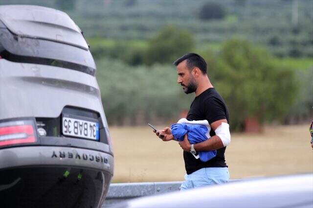 Ünlü şarkıcı Alişan kaza yaptı! Eşi ve çocuğunun da içinde olduğu araç takla attı