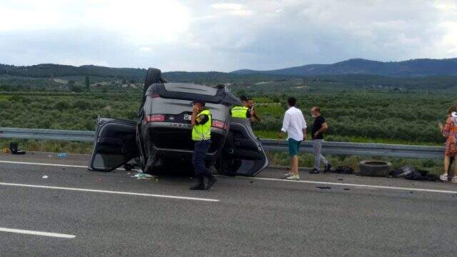 Ece Erken, kaza yapan eski dostu Alişan'a geçmiş olsun dileklerinde bulundu Ece Erken, kaza yapan eski dostu Alişan'a geçmiş olsun dileklerinde bulundu