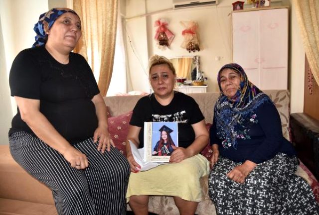 Acılı anne, karne almak için evden çıkıp sevgilisiyle kaçan 16 yaşındaki kızına şarkı sözüyle seslendi Acılı anne, karne almak için evden çıkıp sevgilisiyle kaçan 16 yaşındaki kızına şarkı sözüyle seslendi