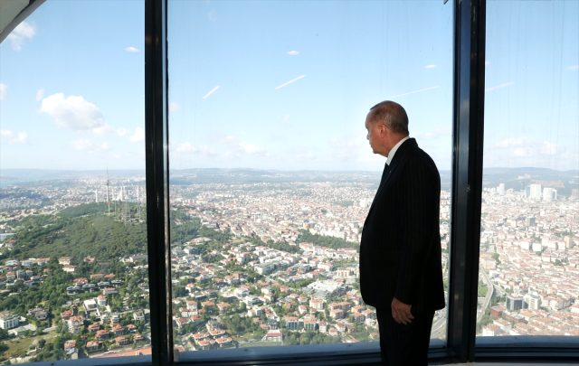 Cumhurbaşkanı Erdoğan, İstanbul'un en yüksek noktasından şehri inceledi