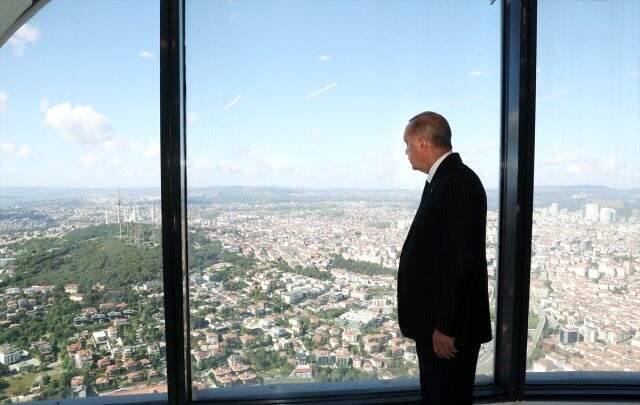 Cumhurbaşkanı Erdoğan, İstanbul'un en yüksek noktasından şehri inceledi Cumhurbaşkanı Erdoğan, İstanbul'un en yüksek noktasından şehri inceledi