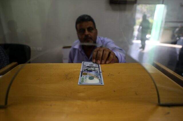 Gazzeli 100 bin aile 100 dolarlık yardımlarını almaya başladı