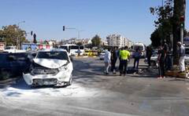 Evlat sahibi olmak böyle bir şey! Kaza geçiren baba, canını değil oğlunun sınavını düşündü Evlat sahibi olmak böyle bir şey! Kaza geçiren baba, canını değil oğlunun sınavını düşündü