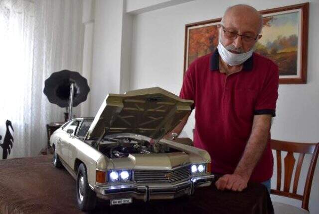 Tutkunu olduğu 1976 model klasik otomobilin minyatürünü 36 yılda yaptı Tutkunu olduğu 1976 model klasik otomobilin minyatürünü 36 yılda yaptı