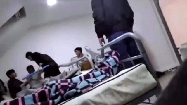 Sırp polisinin mülteci gençlere şiddeti kamerada Sırp polisinin mülteci gençlere şiddeti kamerada