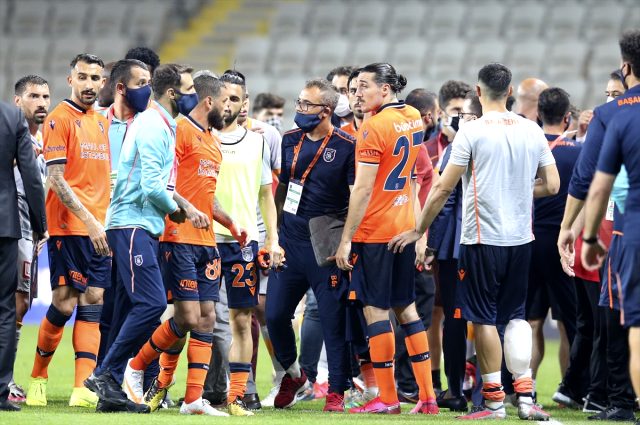 Başakşehir - Galatasaray maçının ardından iki takım saha içinde tartışma yaşadı