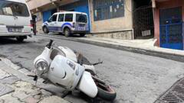 Yaşlı kadının çığlıklarını duyan yarı çıplak vatandaş, kapkapççıları kovaladı Yaşlı kadının çığlıklarını duyan yarı çıplak vatandaş, kapkapççıları kovaladı