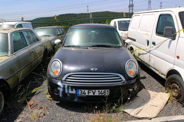 Sahipleri tarafından alınmayan binlerce araç yediemin otoparklarında çürüyor