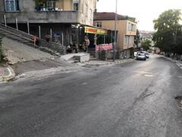 Yokuştan aşağıya kayan 4 yaşındaki çocuk midibüsün altında can verdi Yokuştan aşağıya kayan 4 yaşındaki çocuk midibüsün altında can verdi