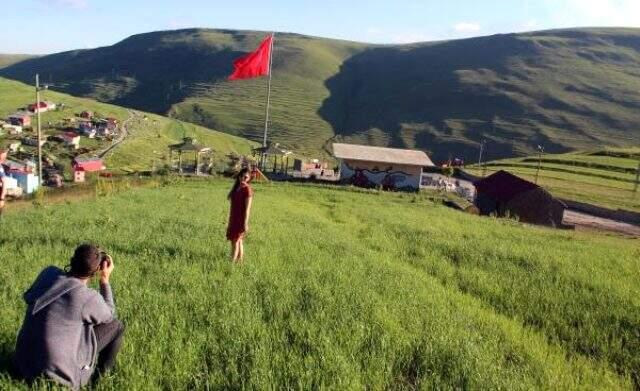 Atatürk'ün Karadağ sırtlarına yansıyan silueti görülmeye başlandı