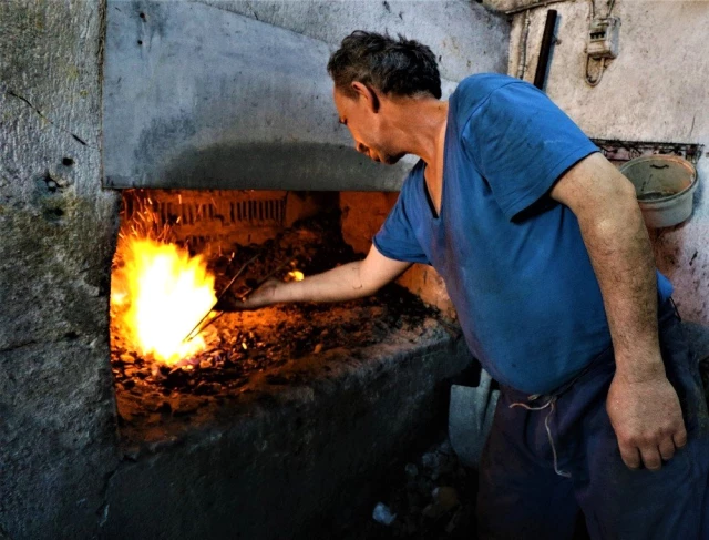 Dedelerinin esir düşüp çancılığı öğrendiği Yunanistan'a şimdi çan ihraç ediyorlar
