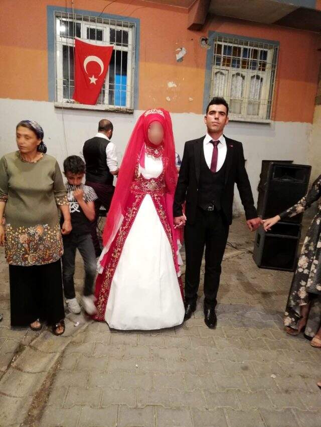 Eşinin boğazı kesilen gelin cinayet gününü anlattı: Bir anda ortalık karıştı Eşinin boğazı kesilen gelin cinayet gününü anlattı: Bir anda ortalık karıştı