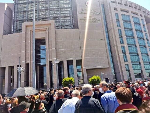 İstanbul Barosu çoklu baro sistemini protesto etmek için toplandı! İşte eylemin gerekçesi 5 maddelik kanun teklifi