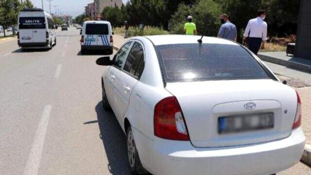 Sivil polis aracına çarpan ehliyetsiz sürücü, 'Polis çağırmayın' teklifinde bulundu Sivil polis aracına çarpan ehliyetsiz sürücü, 'Polis çağırmayın' teklifinde bulundu