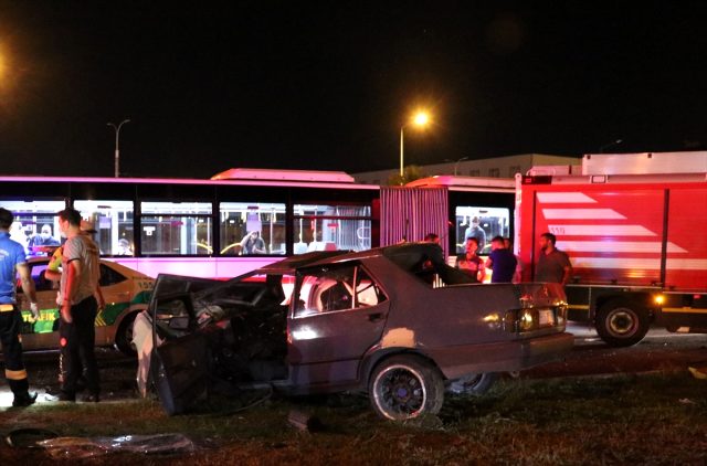İzmir'de trafik kazası: 1ölü, 5 yaralı