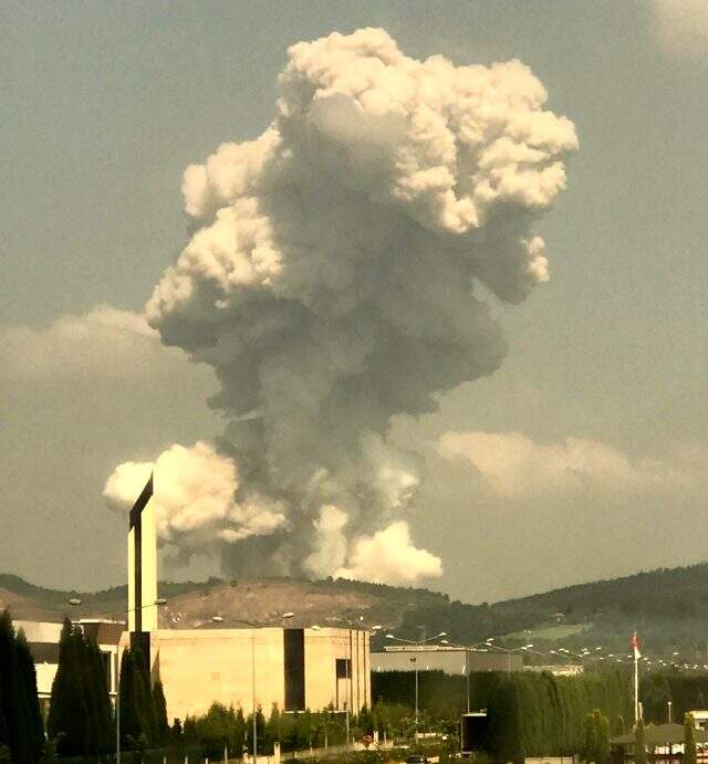 Havai fişek fabrikasından geriye beton bloklar kaldı Havai fişek fabrikasından geriye beton bloklar kaldı