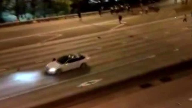 ABD'de göstericilerin üzerine araç süren saldırgan, 2 kadını yaraladı