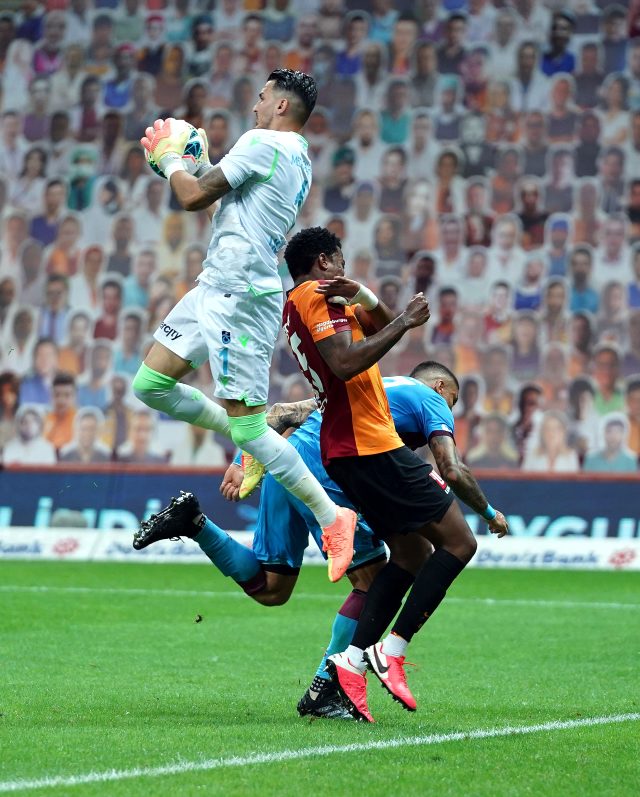 Dev maçta Trabzonspor, deplasmanda Galatasaray'ı 3-1 mağlup etti