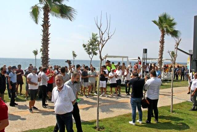 Antalya'nın dünyaca ünlü sahilinde loca gerginliği