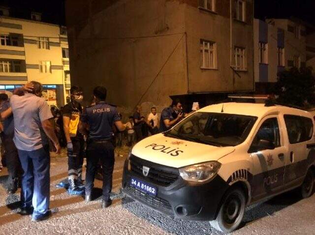 ARNAVUTKÖY'DE ASILSIZ İHBAR VATANDAŞLARI SOKAĞA DÖKTÜ ARNAVUTKÖY'DE ASILSIZ İHBAR VATANDAŞLARI SOKAĞA DÖKTÜ
