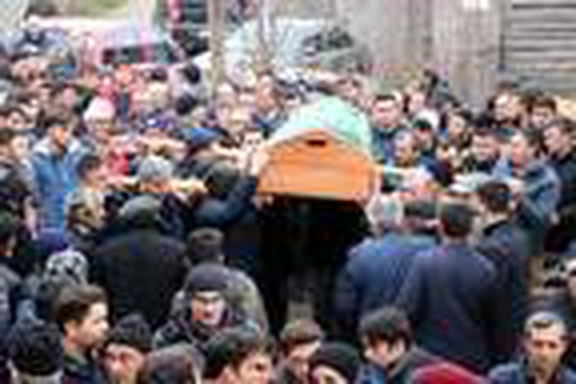 Oğlunu öldüren baba, hakim karşısına çıktı; kızı cezalandırılmasını istedi Oğlunu öldüren baba, hakim karşısına çıktı; kızı cezalandırılmasını istedi